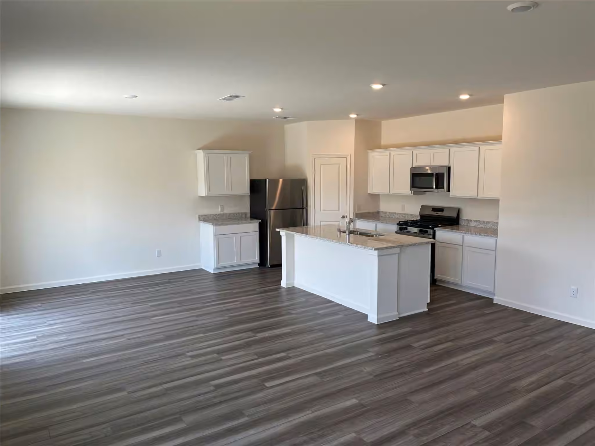 Photo 2 of 5654 Shelford Birch Drive, Conroe, TX