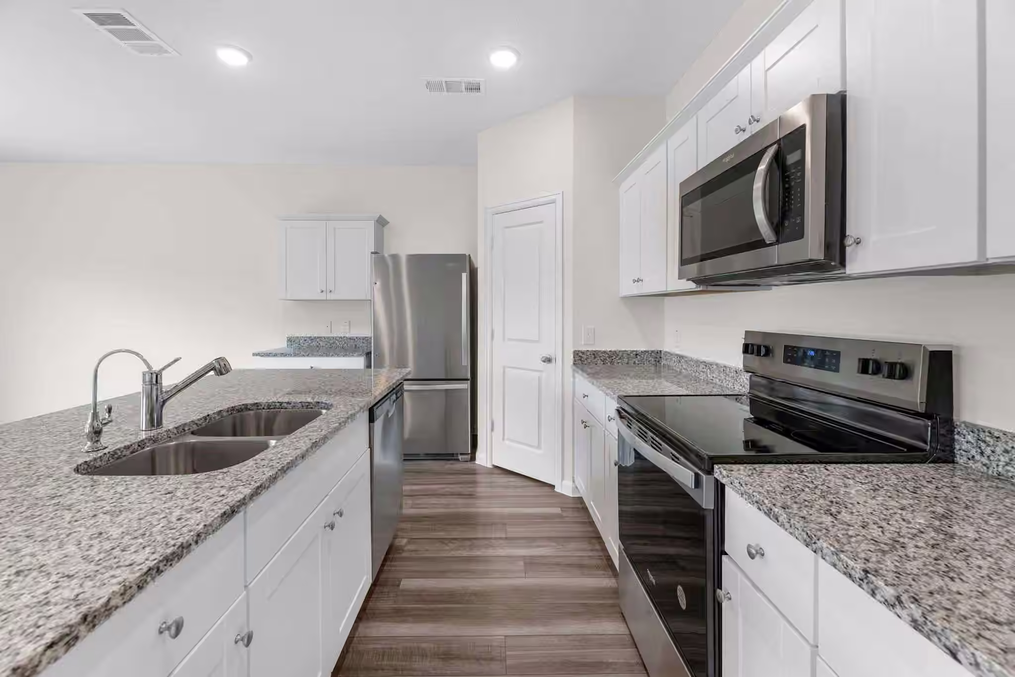 Photo 3 of 5654 Shelford Birch Drive, Conroe, TX
