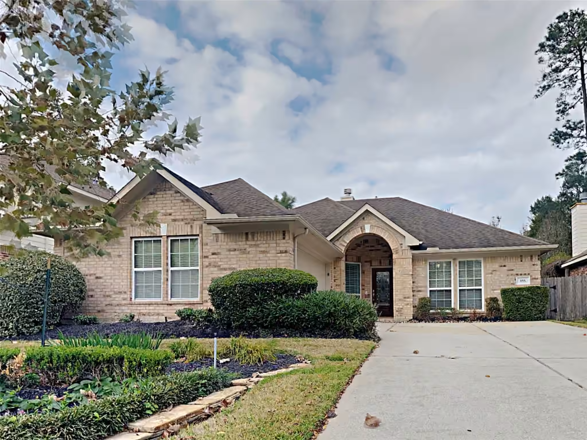 Photo of 155 S Queenscliff Circle, Spring, TX 77382