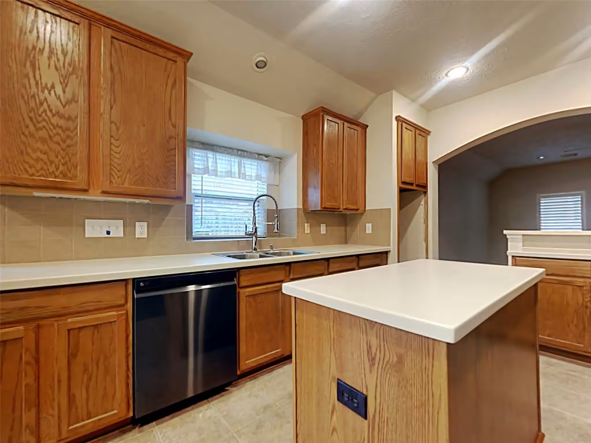 Photo 4 of 155 S Queenscliff Circle, Spring, TX