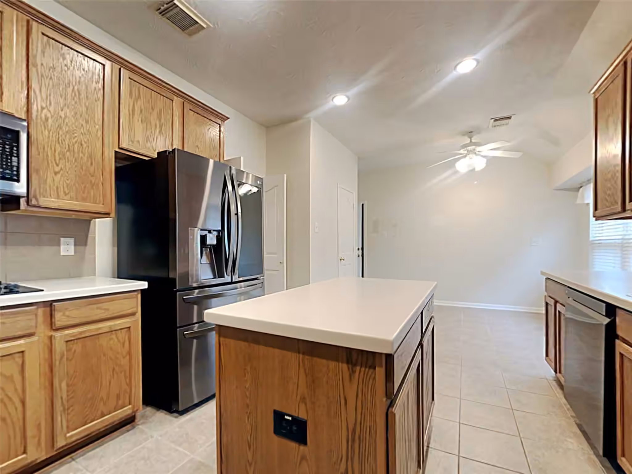 Photo 5 of 155 S Queenscliff Circle, Spring, TX