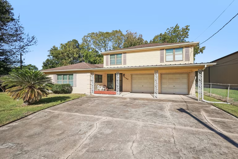 Photo 3 of 4733 Oleander Street, Bacliff, TX