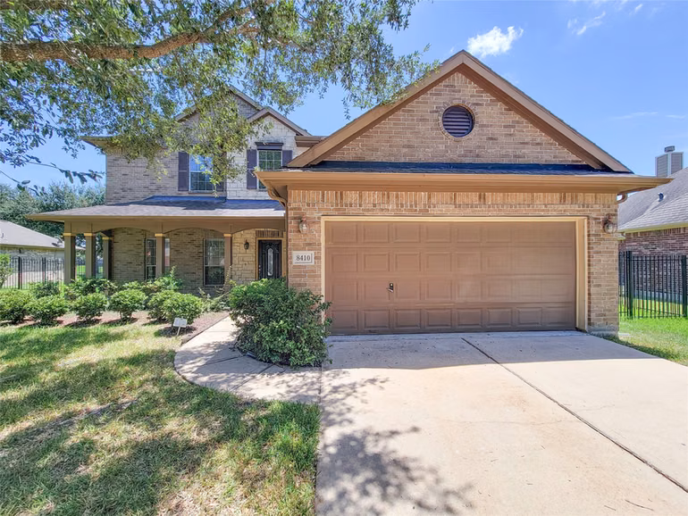 Photo 3 of 8410 Triston Hill Court, Cypress, TX