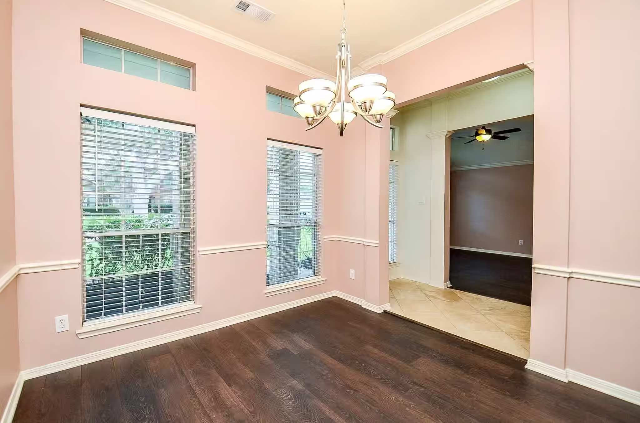Photo 3 of 610 High Meadows Drive, Sugar Land, TX