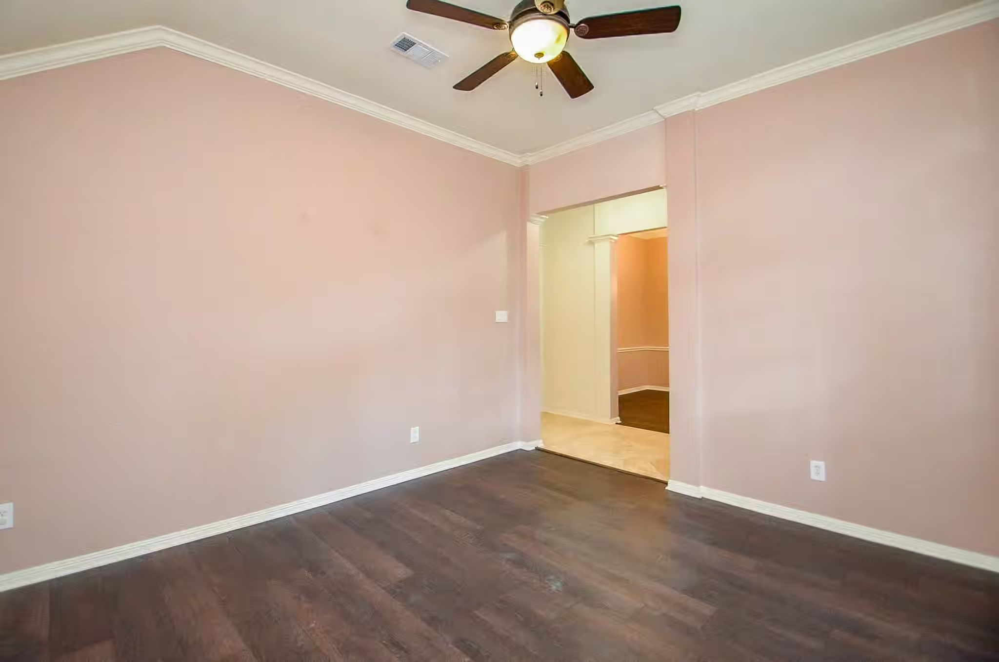Photo 5 of 610 High Meadows Drive, Sugar Land, TX