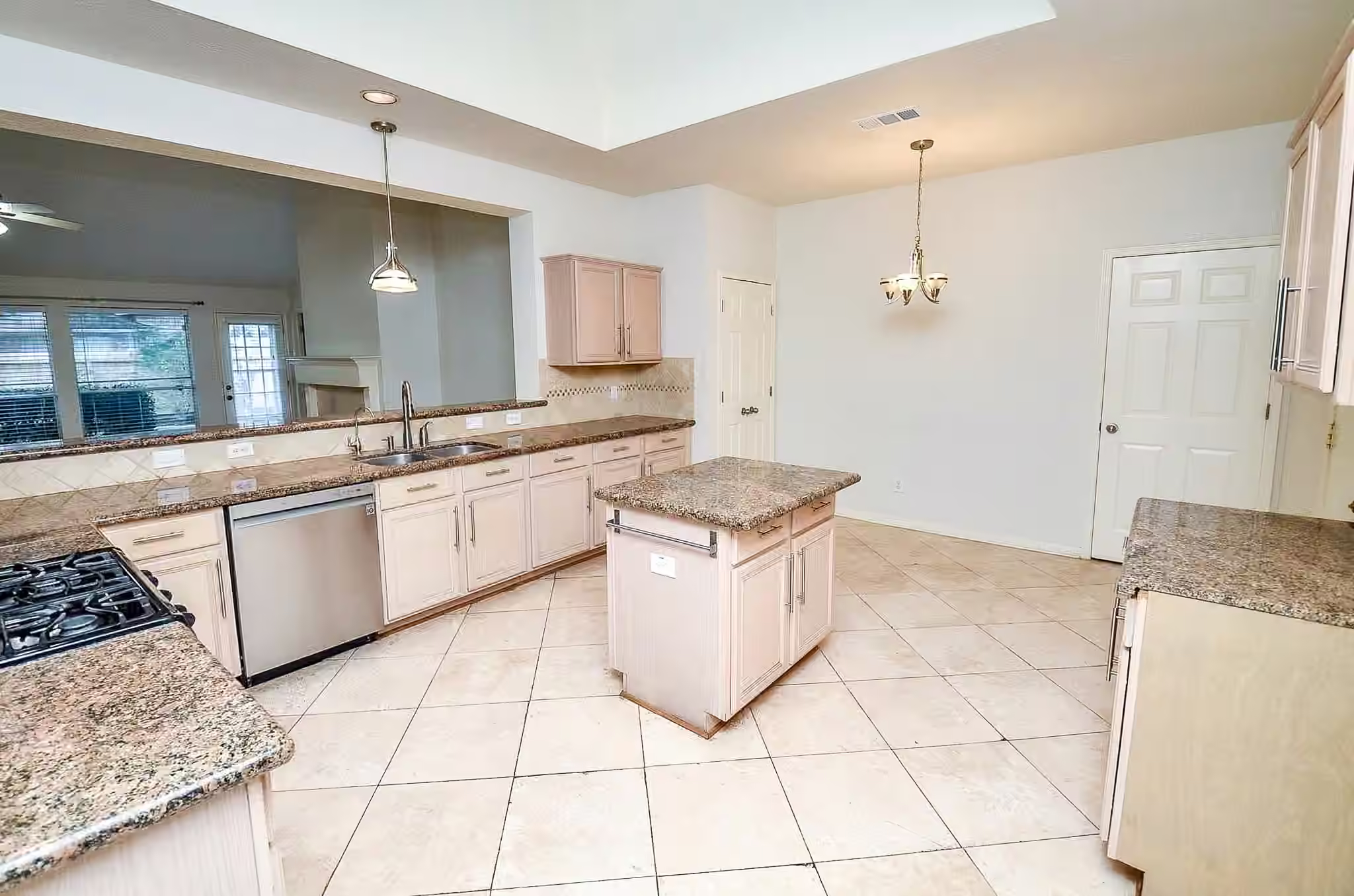 Photo 6 of 610 High Meadows Drive, Sugar Land, TX