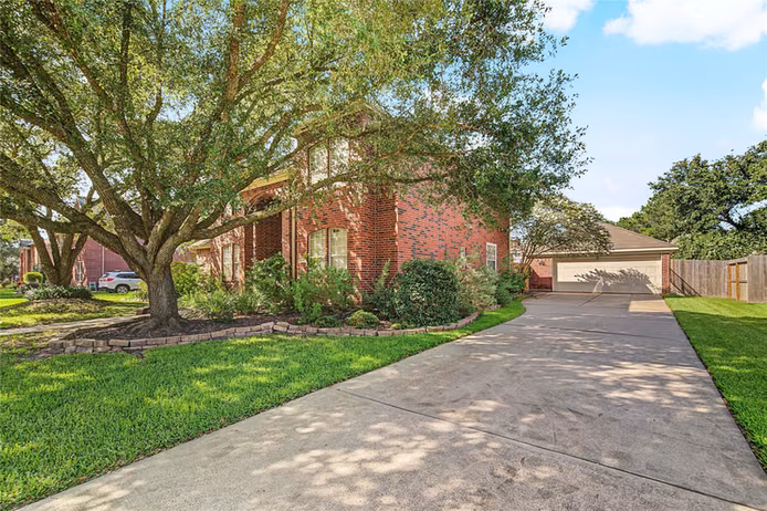 Photo 2 of 1707 Brill Drive, Friendswood, TX