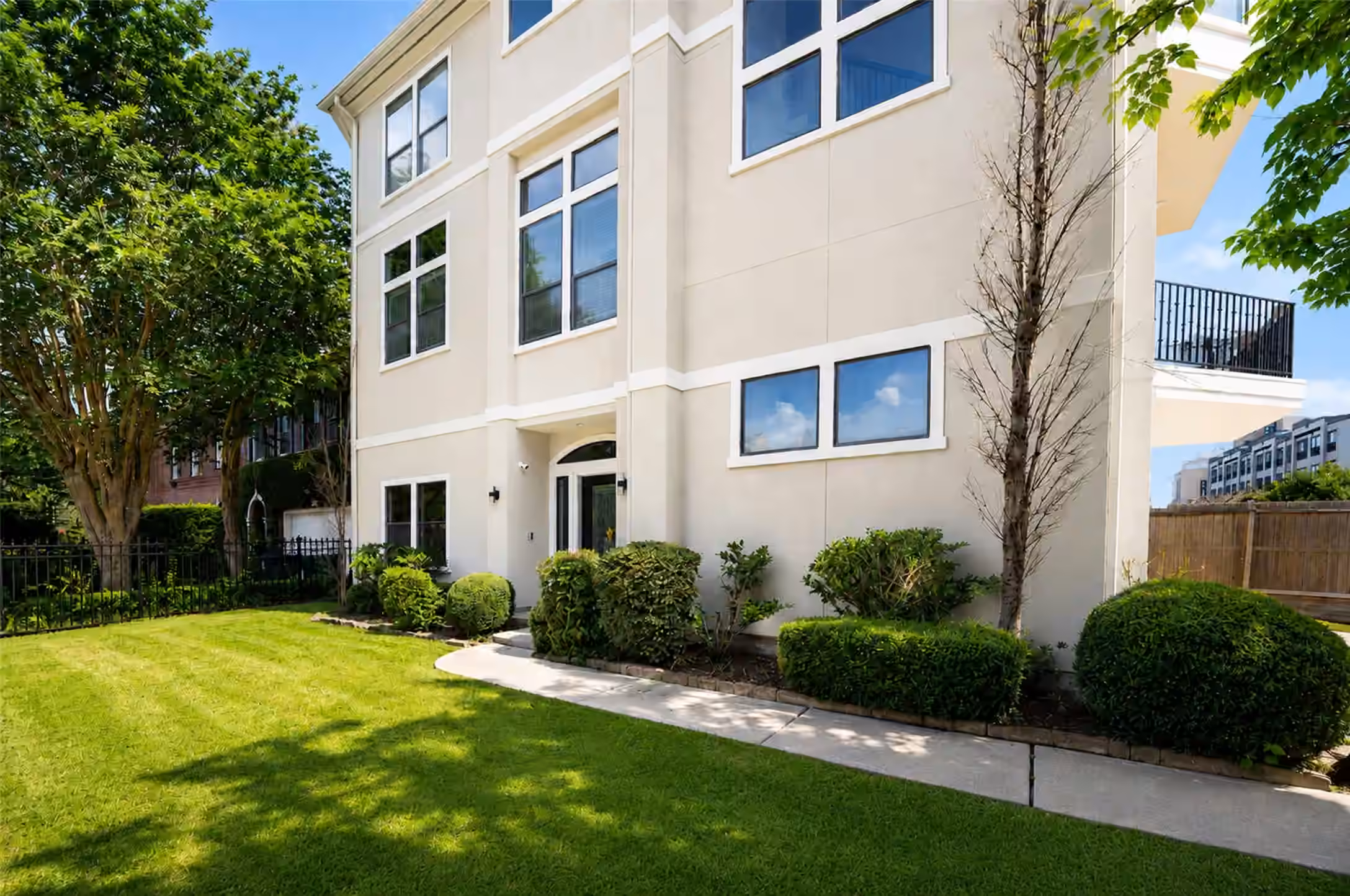 Photo 2 of 3014 S Rice Avenue, Houston, TX