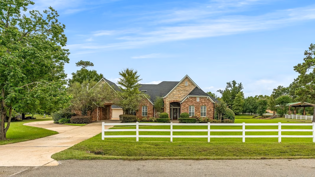 Photo 4 of 12027 Water Oak Drive, Magnolia, TX