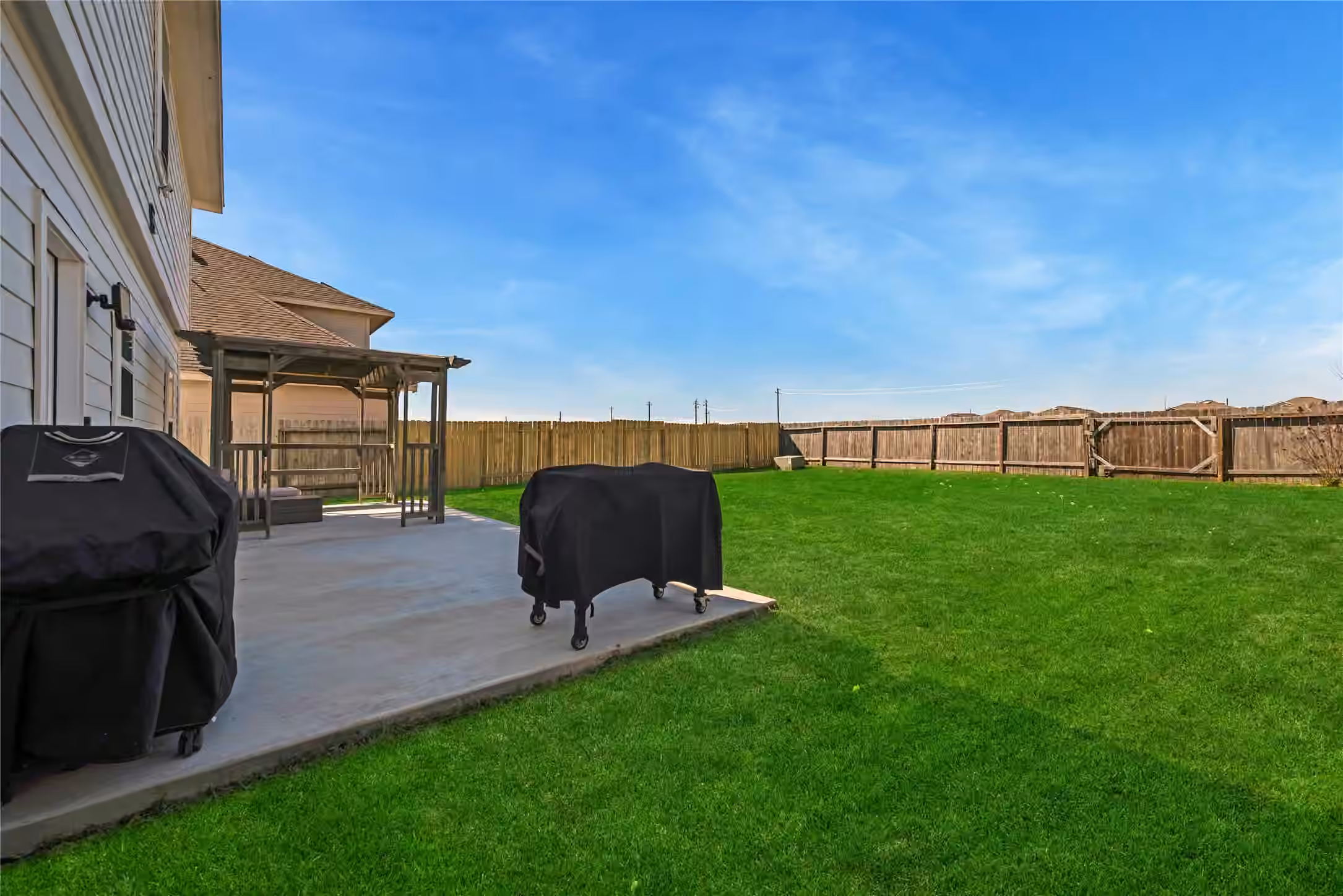 Photo 5 of 512 Forest Village Circle, La Marque, TX