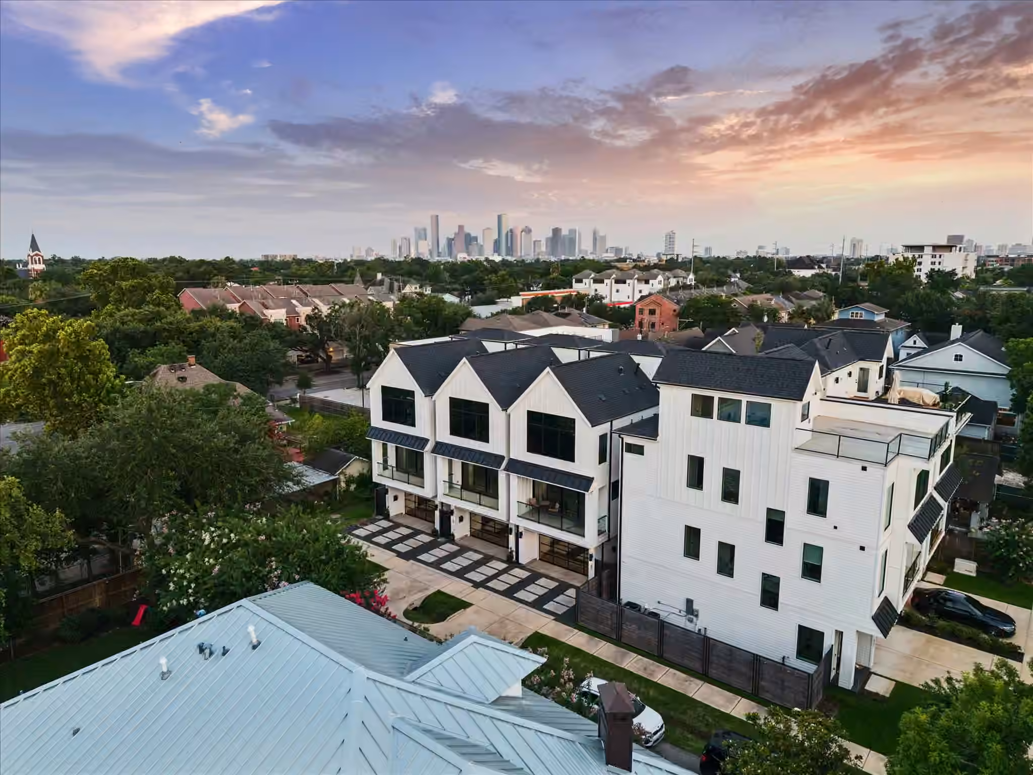 Photo 4 of 209 W 10th 1/2 Street, Houston, TX