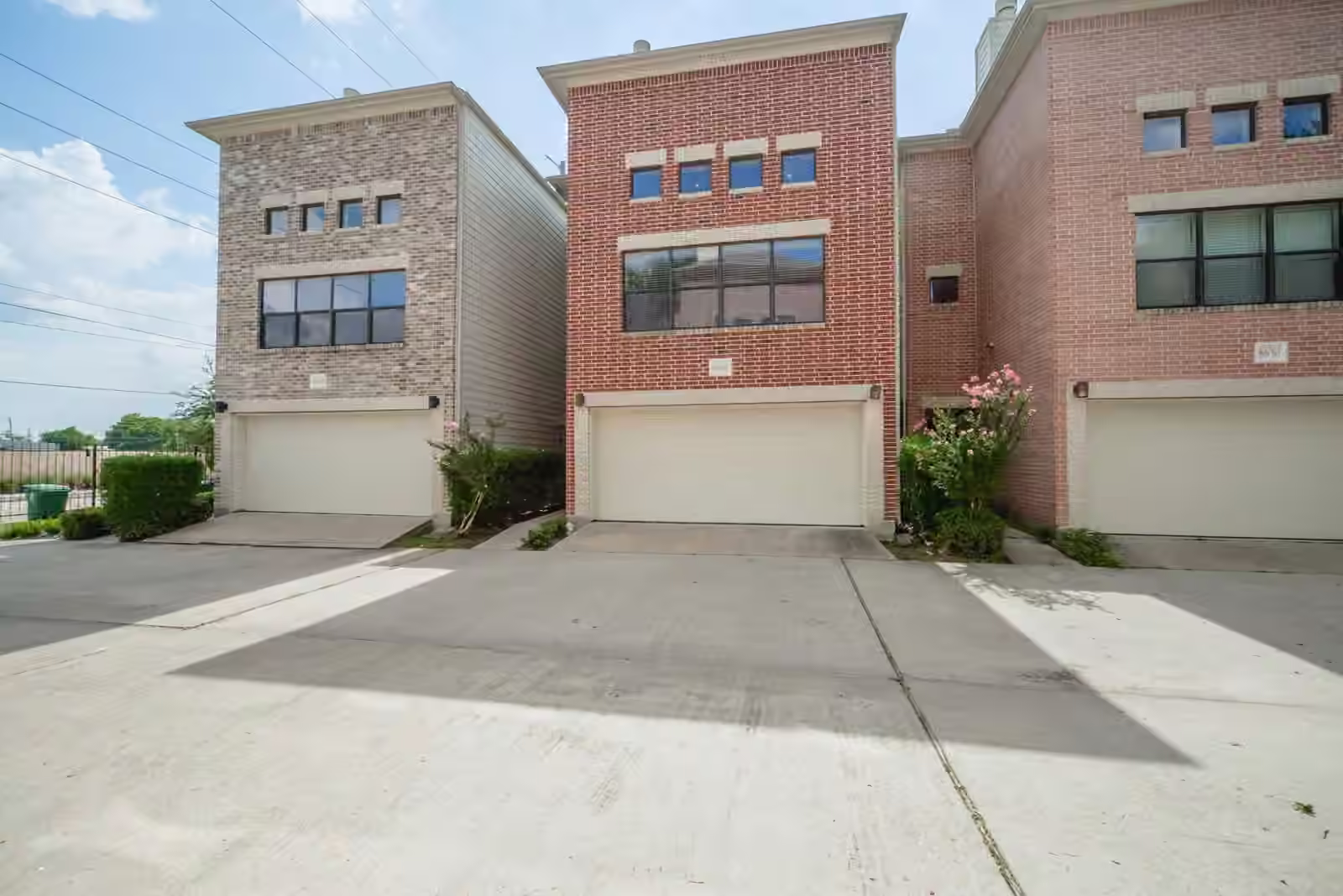 Photo 2 of 8632 Meadowcroft Drive, Houston, TX