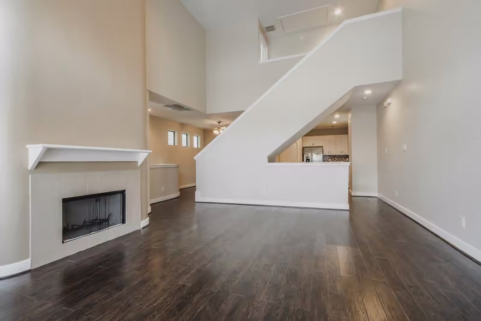 Photo 4 of 8632 Meadowcroft Drive, Houston, TX