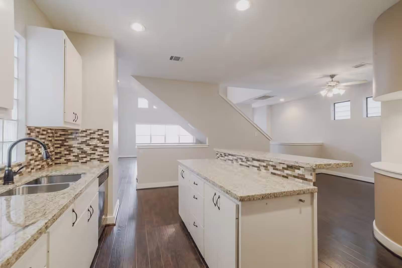 Photo 6 of 8632 Meadowcroft Drive, Houston, TX