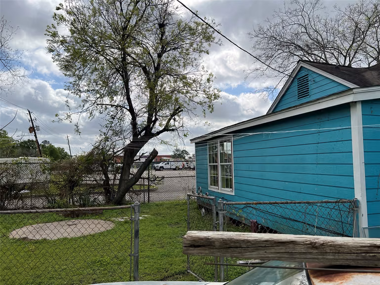 Photo 3 of 5745 Newport Street, Houston, TX