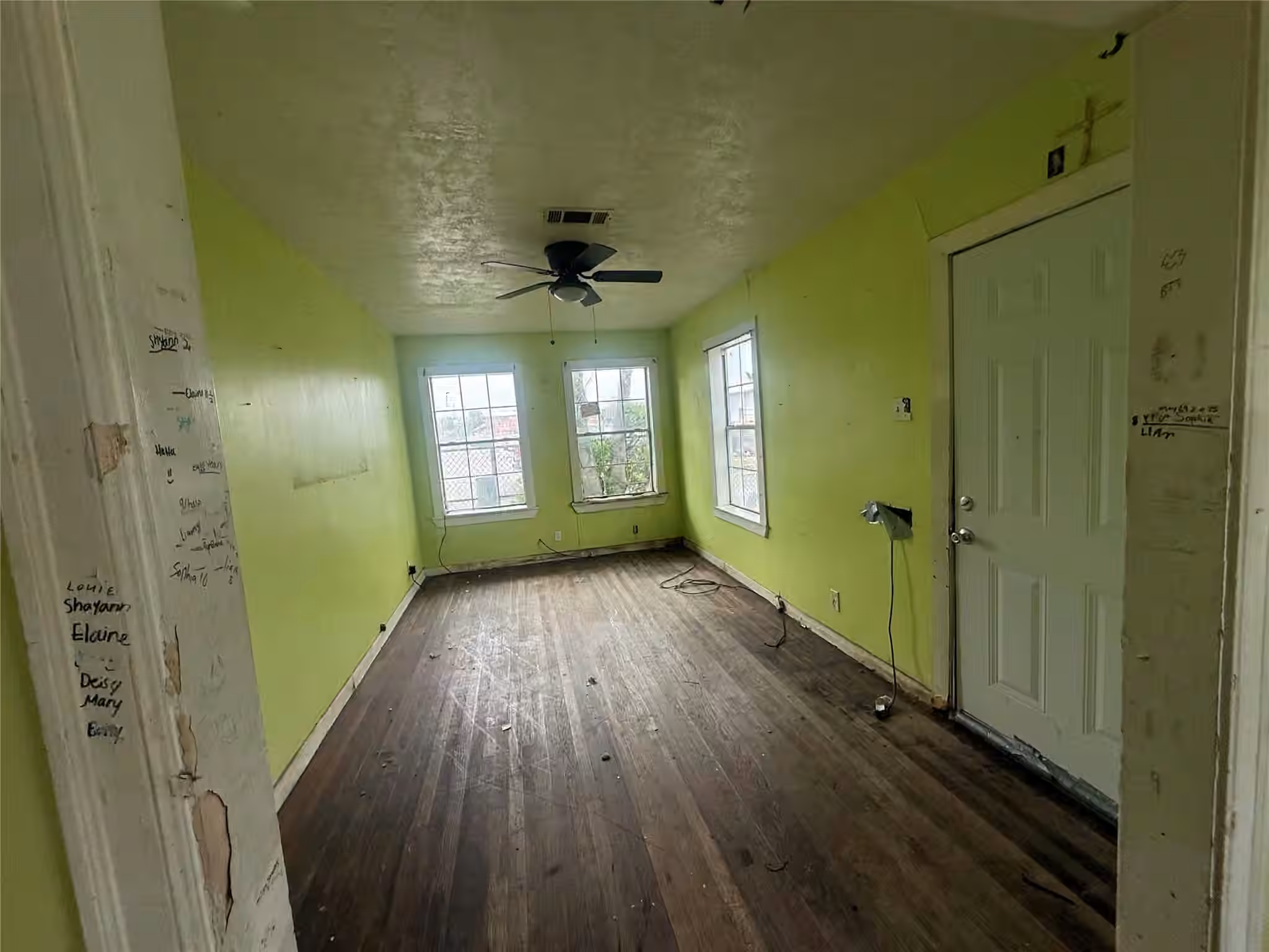 Photo 7 of 5745 Newport Street, Houston, TX