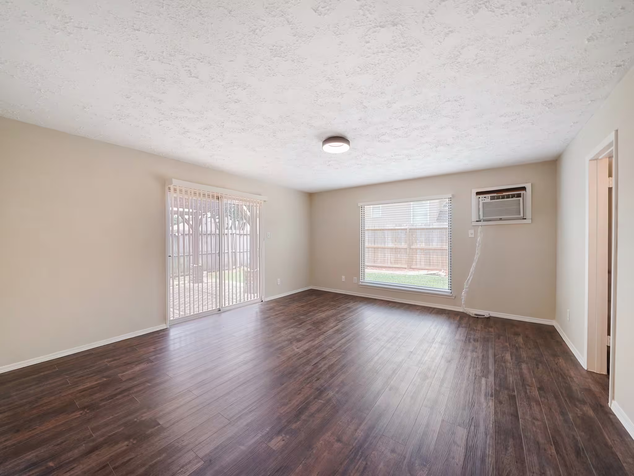Photo 4 of 10913 Idlewood Court, La Porte, TX