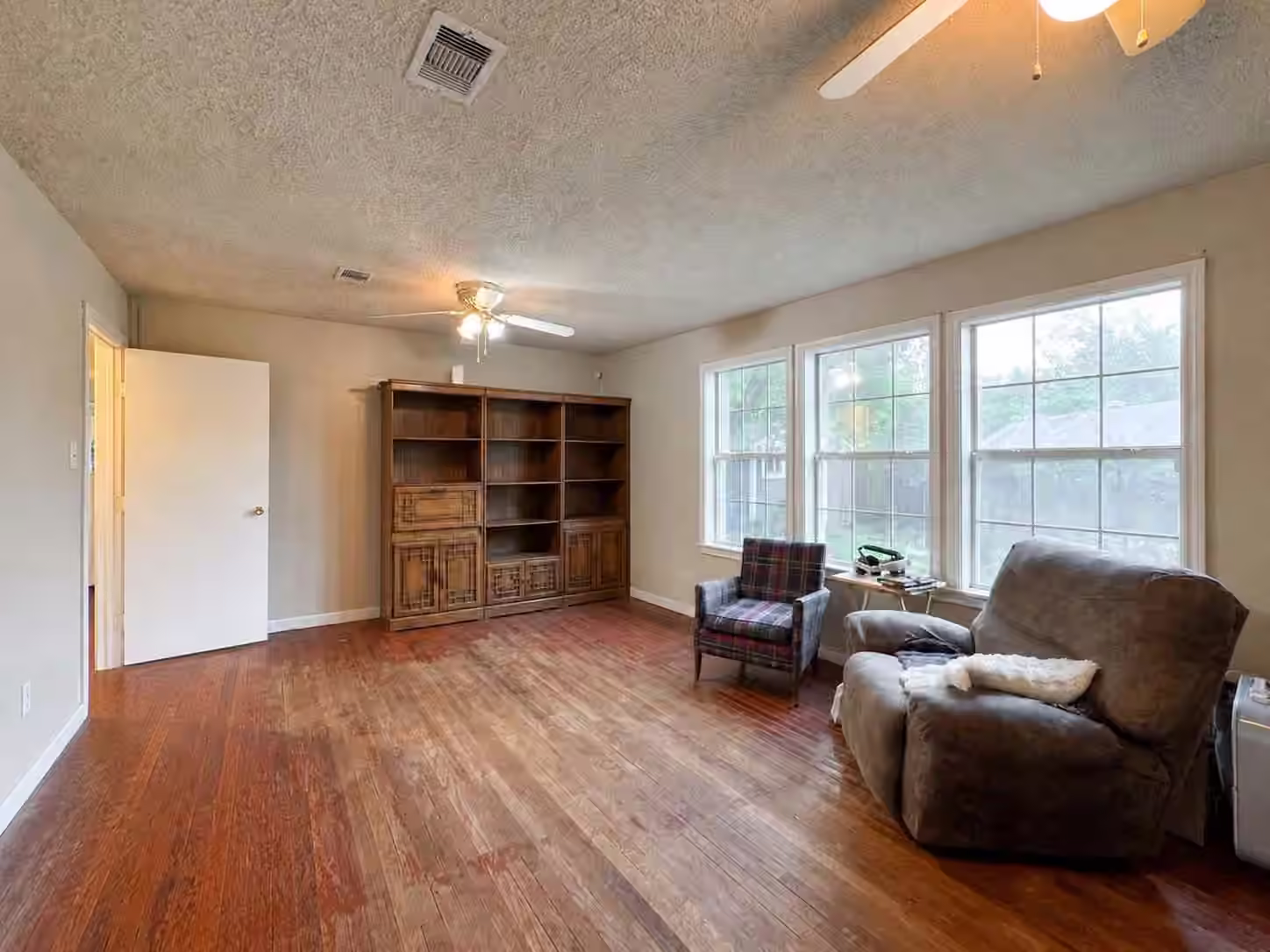 Photo 4 of 206 Cedar Drive, Hitchcock, TX