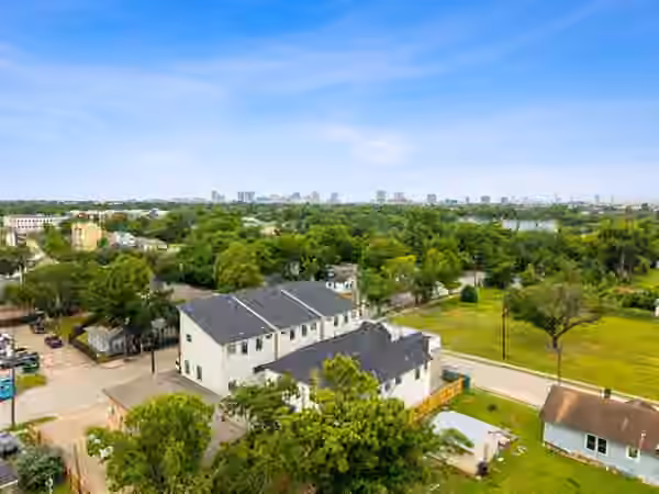 Photo 4 of 2713 Sampson Street, Houston, TX