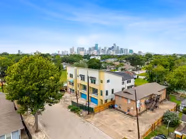 Photo 7 of 2713 Sampson Street, Houston, TX