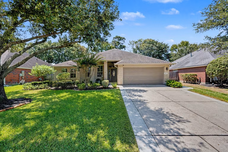 Photo 2 of 18043 Landing Brook Drive, Humble, TX