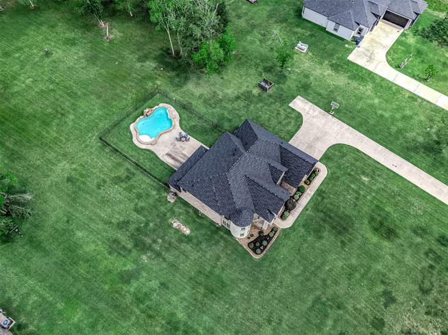 Photo 2 of 33207 Blue Marlin Drive, Richwood, TX