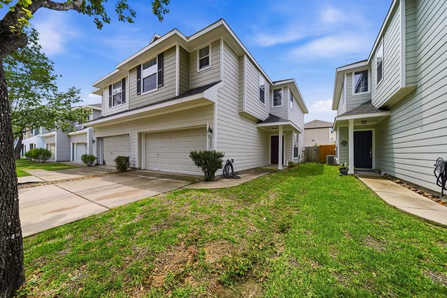 Photo 4 of 8922 Elm Drake, Humble, TX