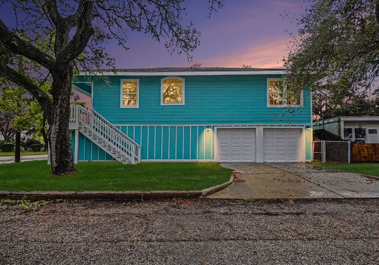 Photo 3 of 2828 Avenue O 1/2, Galveston, TX