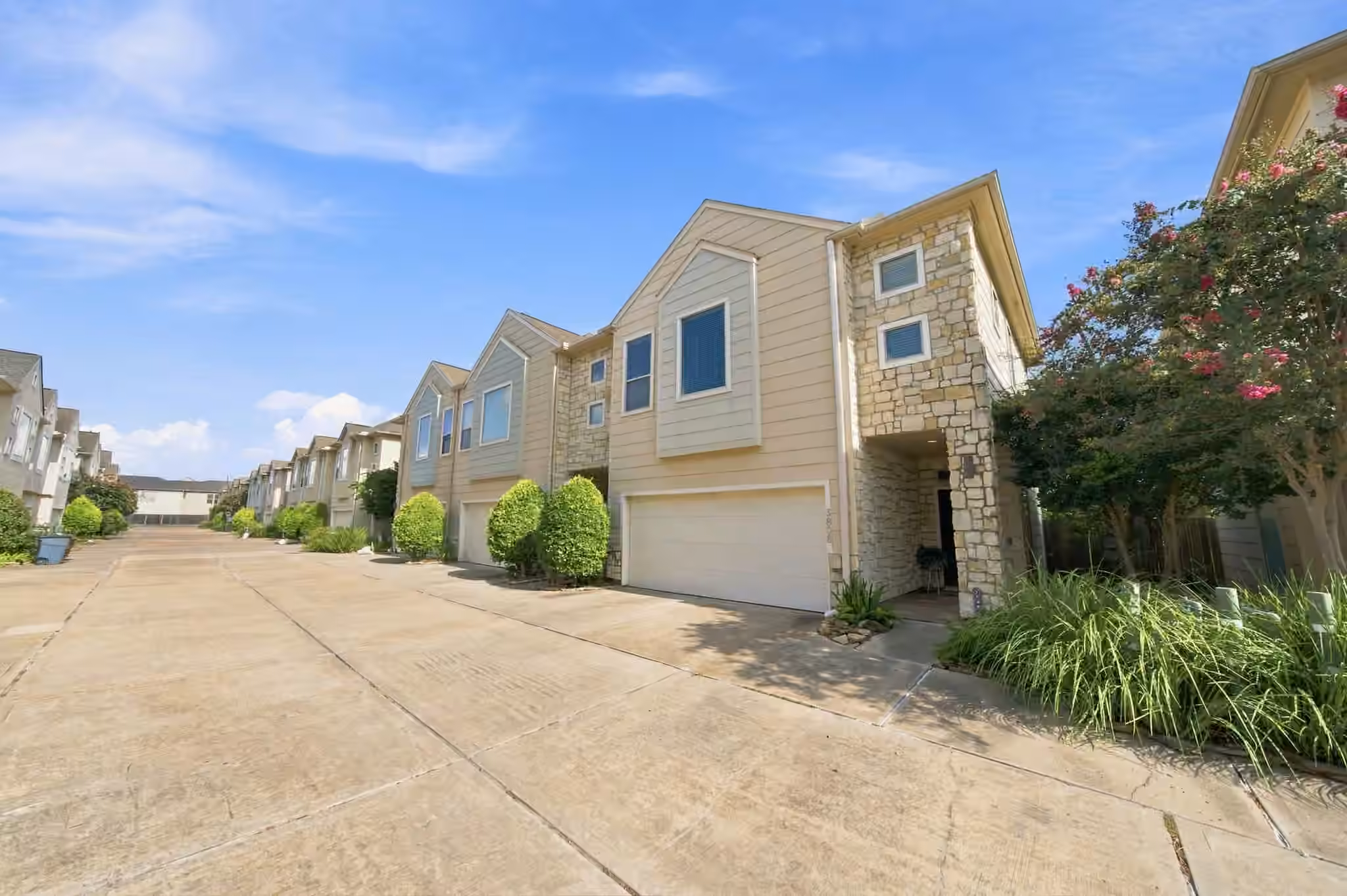 Photo 2 of 3808 Center Plaza Drive, Houston, TX