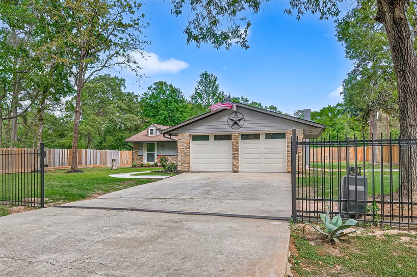 Photo 3 of 26706 N Carrol Lane, Magnolia, TX