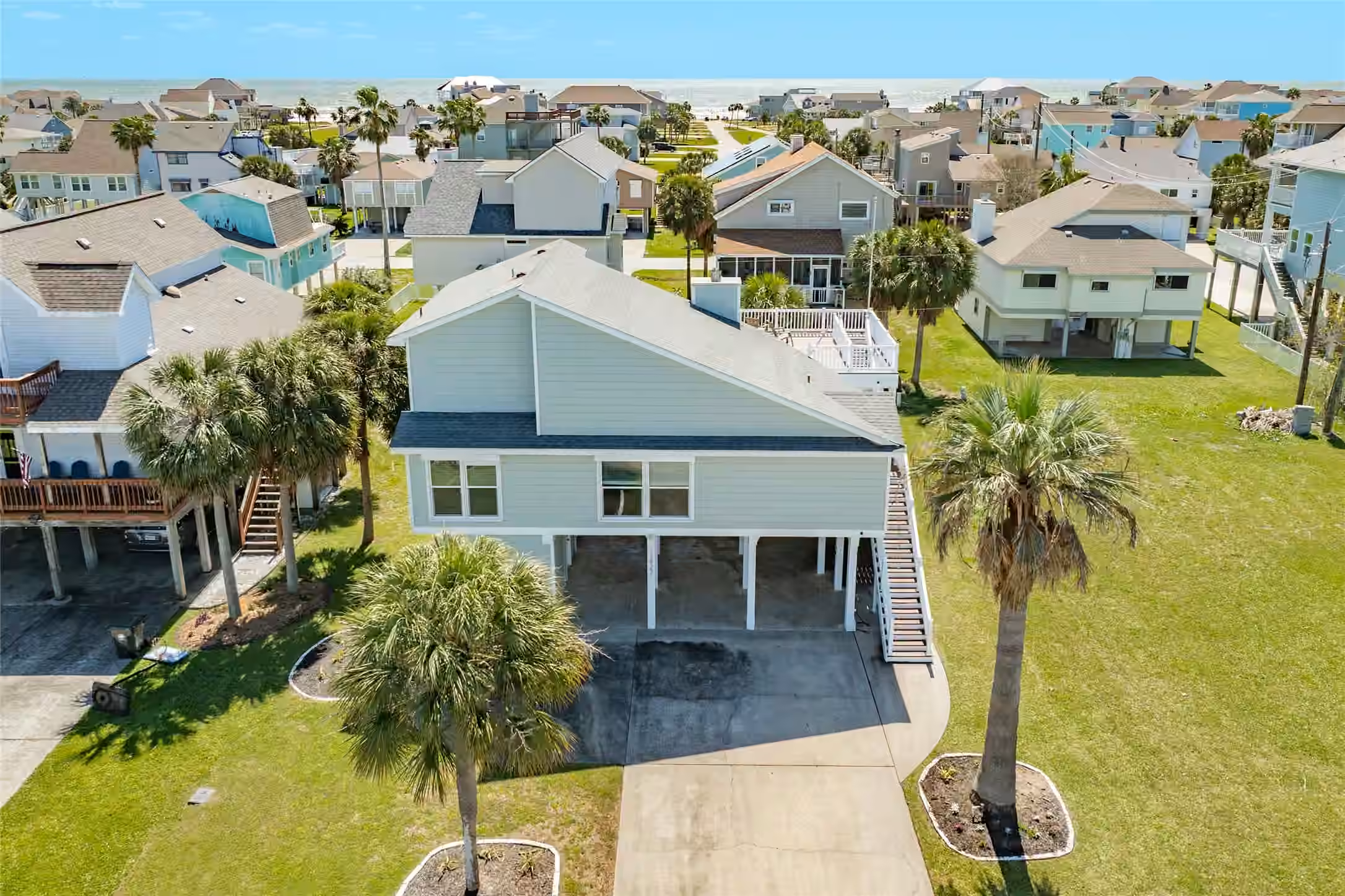 Photo 3 of 13827 Pirates Beach Boulevard, Galveston, TX
