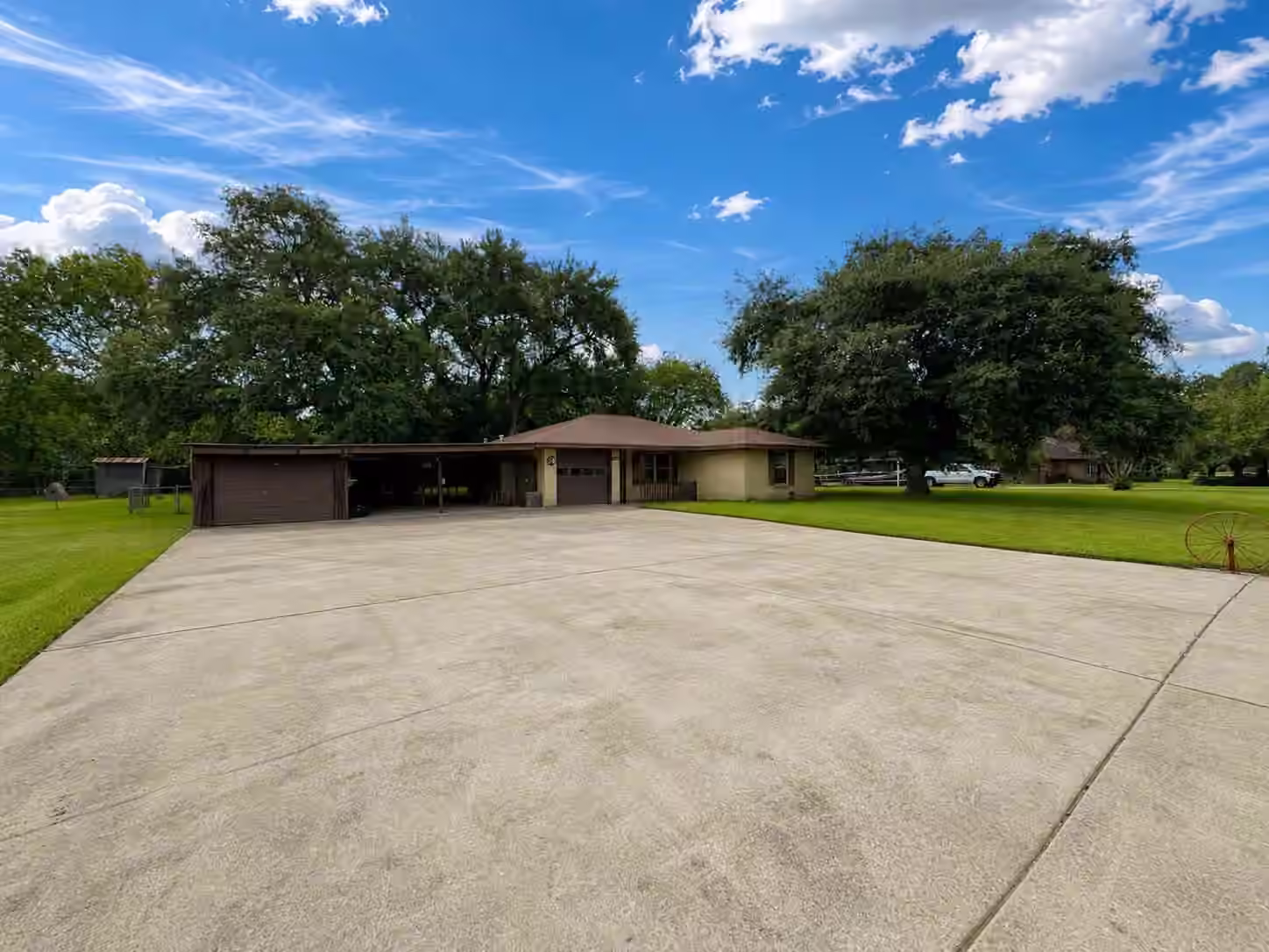 Photo 3 of 12711 Britt Road, Pearland, TX