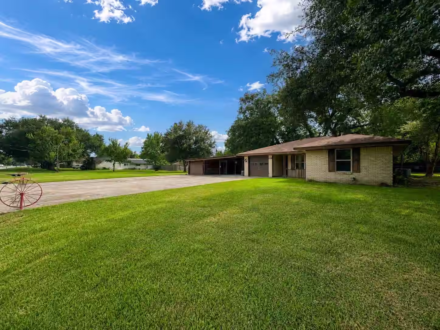 Photo 4 of 12711 Britt Road, Pearland, TX