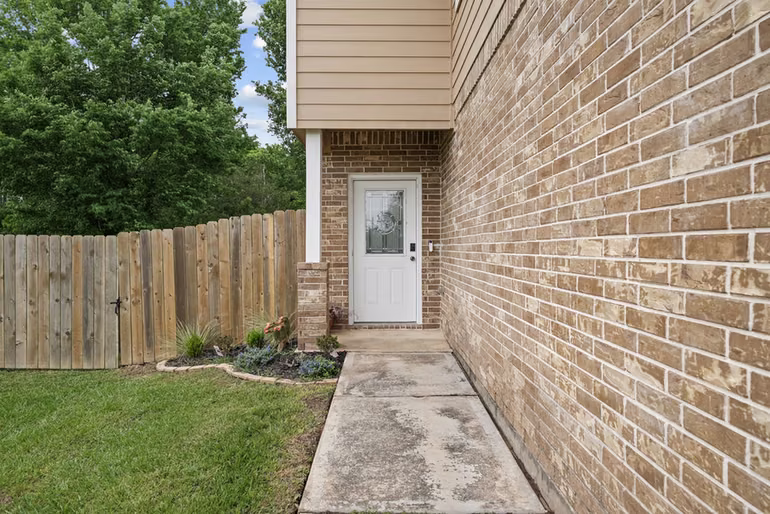 Photo 6 of 6101 Fox Ridge Drive, Angleton, TX