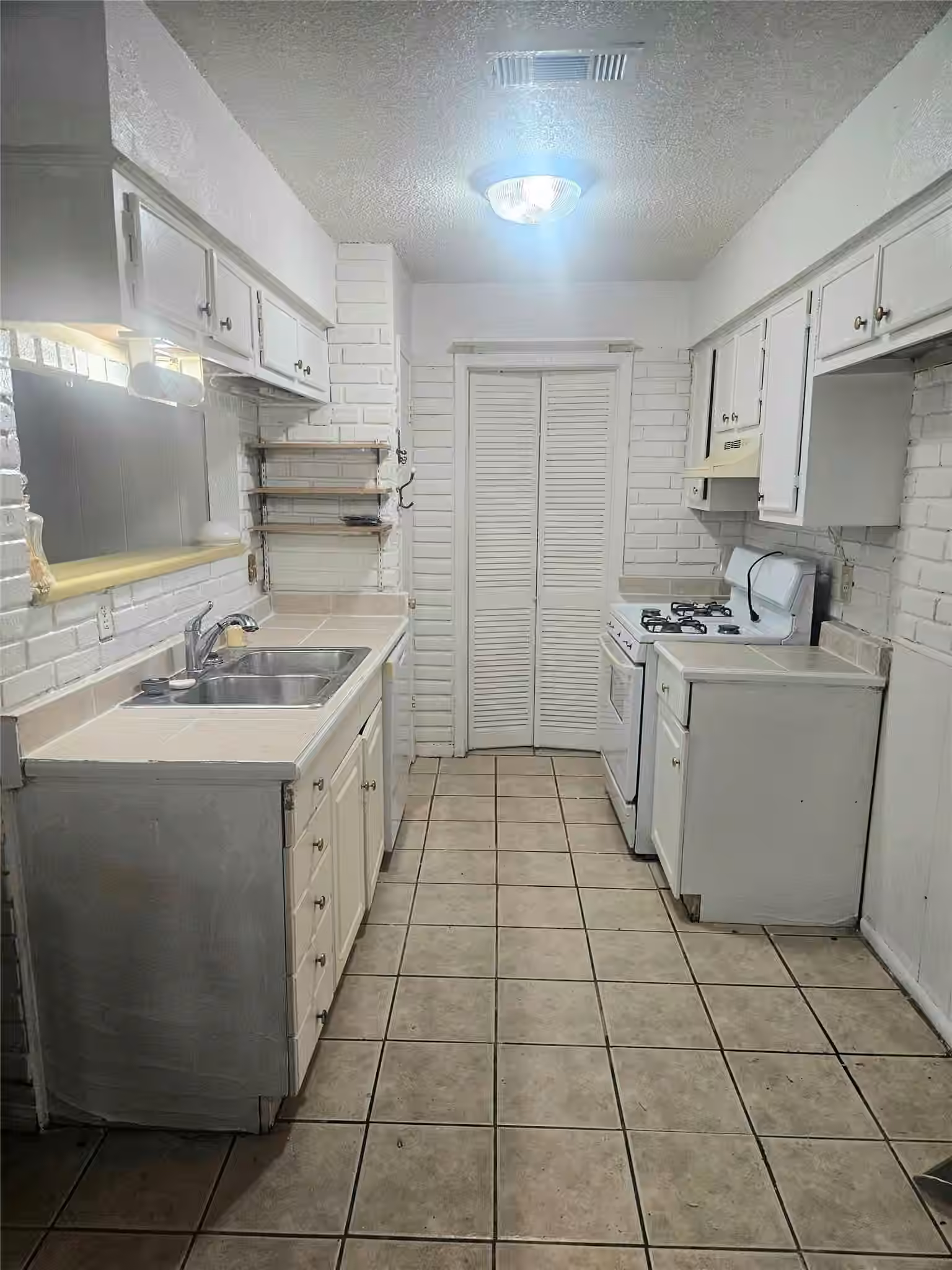 Photo 5 of 9618 Arvin Street, Houston, TX