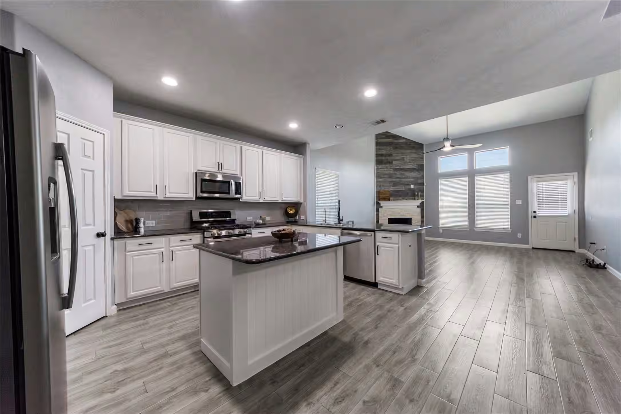 Photo 7 of 2214 Sterling Oaks Drive, Rosharon, TX