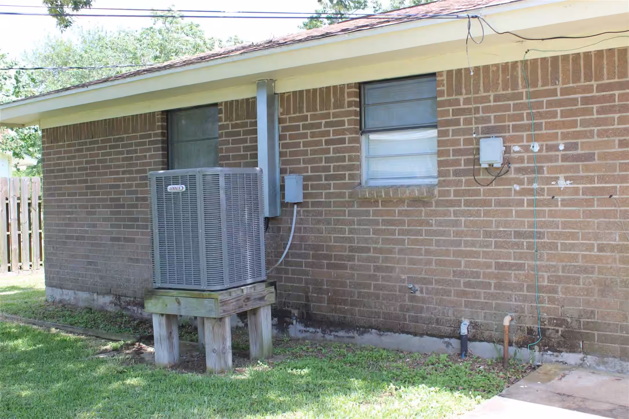 Photo 7 of 300 E Austin Avenue, Palacios, TX