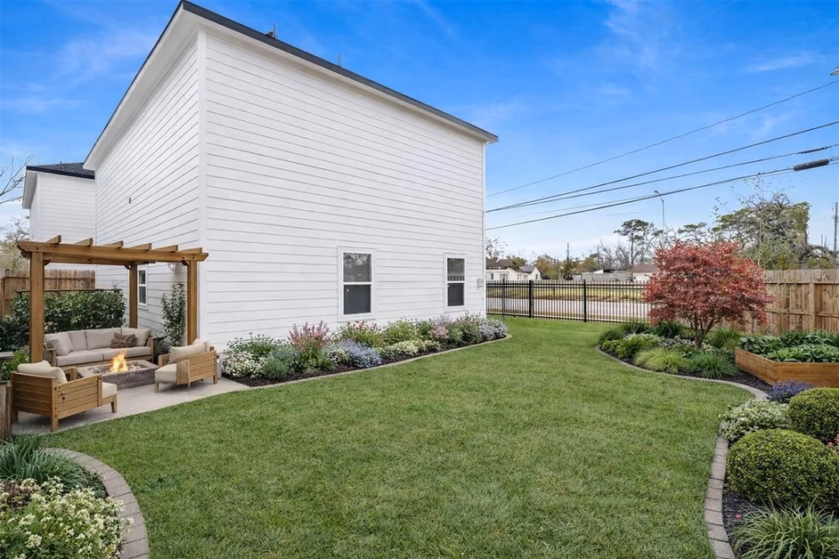 Photo 3 of 6320 Laura Koppe Road, Houston, TX