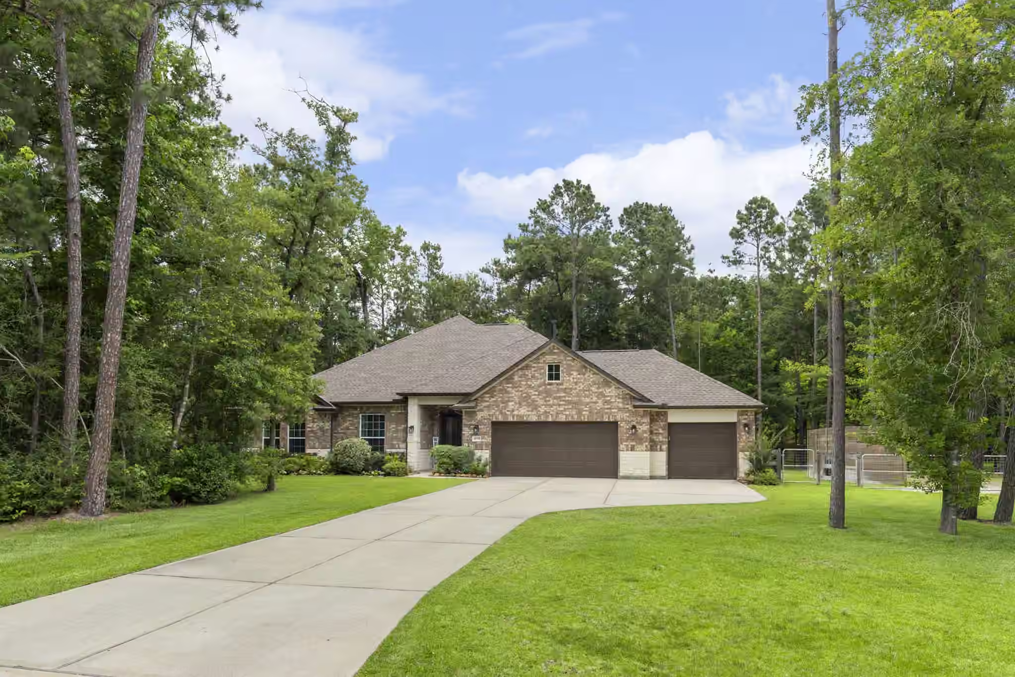 Photo 4 of 40708 Lost San Saba Lane, Montgomery, TX