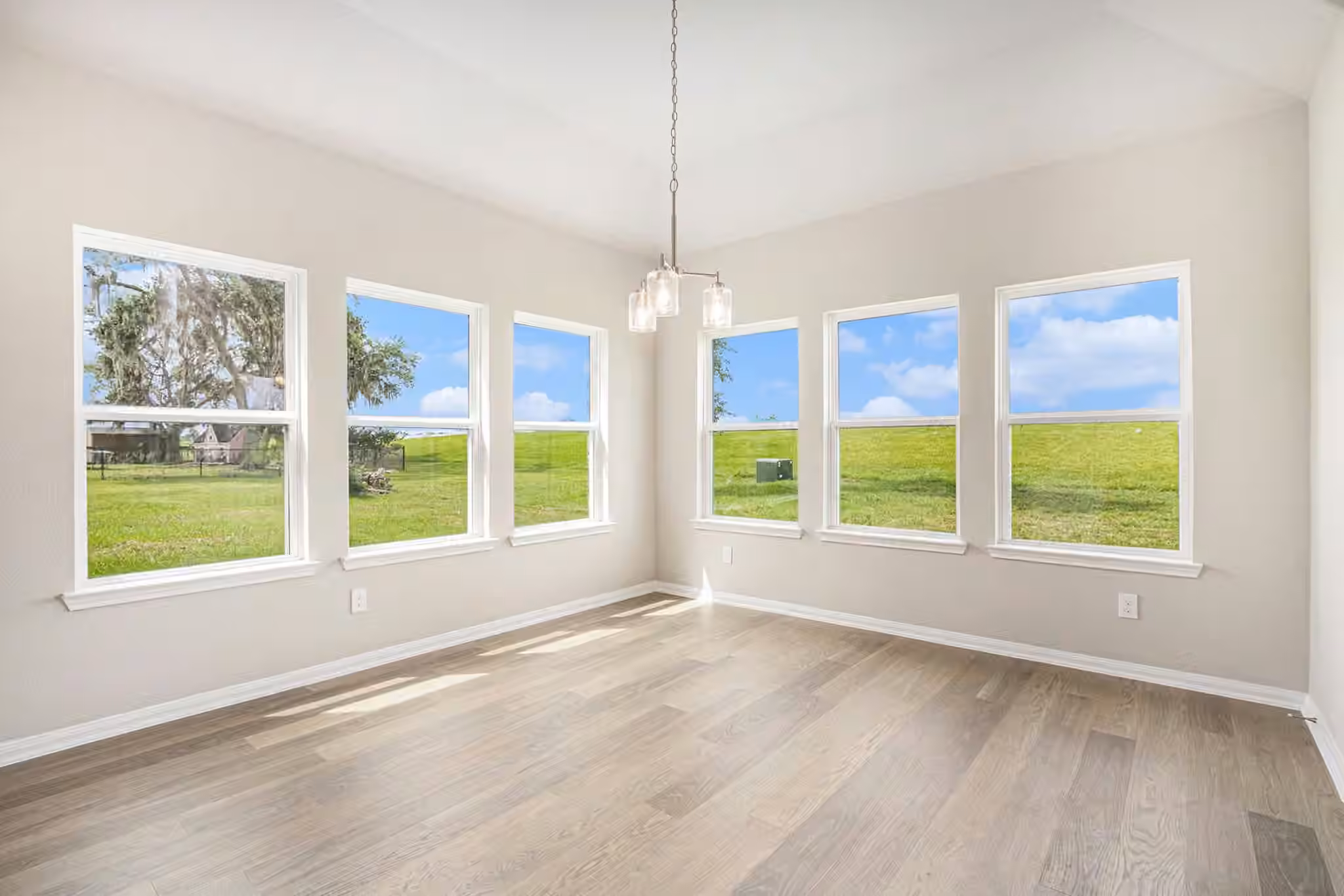 Photo 3 of 2102 Twin Lakes Boulevard, West Columbia, TX