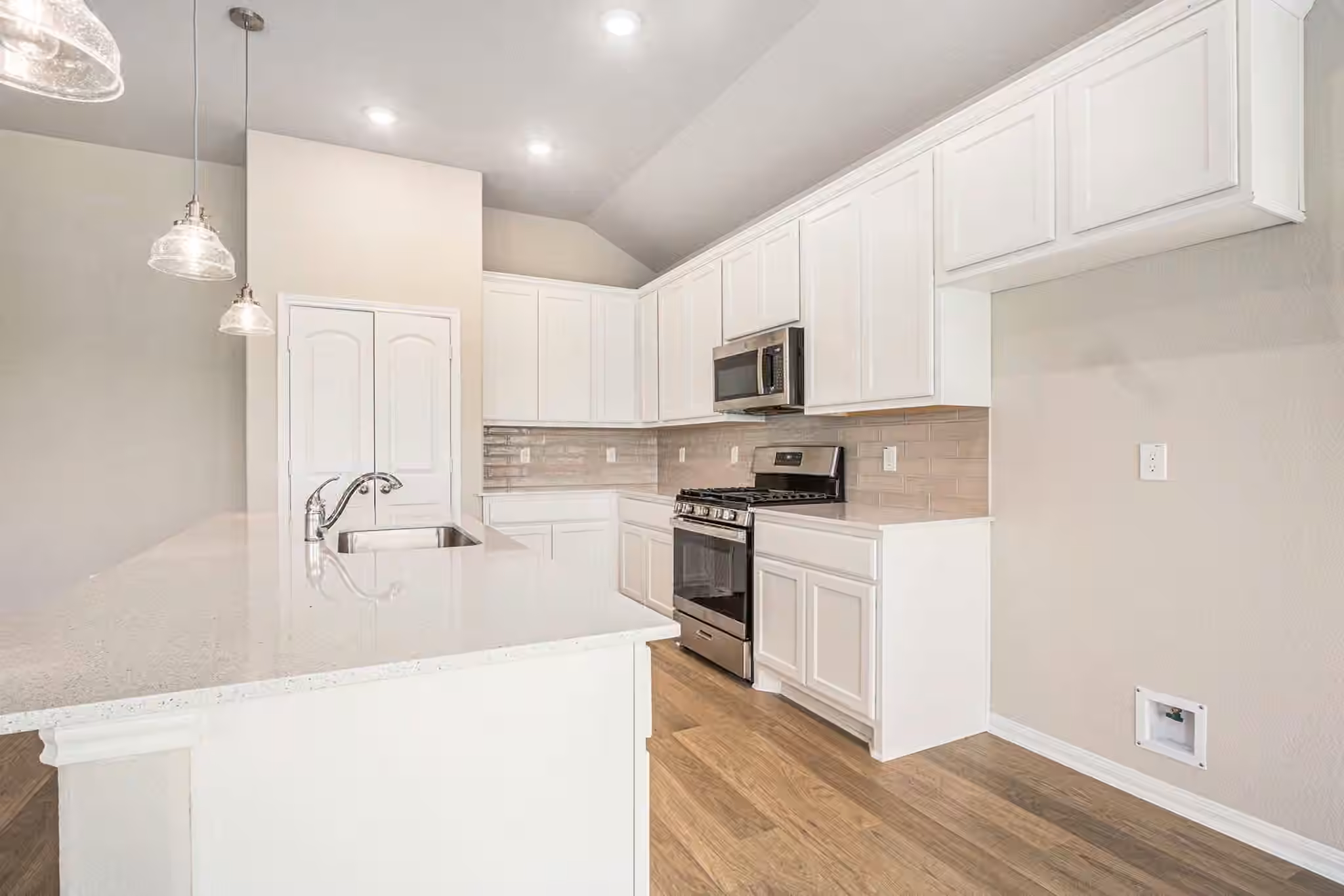 Photo 7 of 2102 Twin Lakes Boulevard, West Columbia, TX