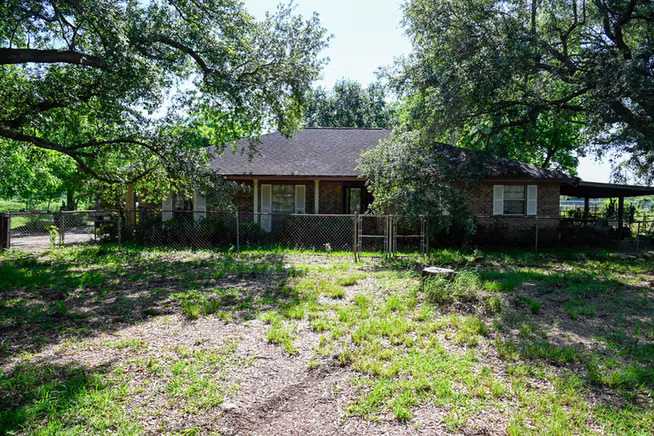 Photo 3 of 17215 County Road 831, Pearland, TX