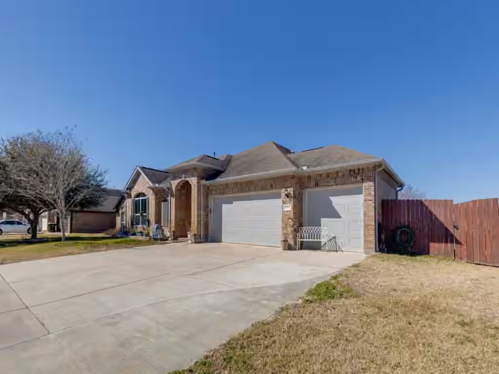 Photo 2 of 3219 Birkhill Court, Bay City, TX