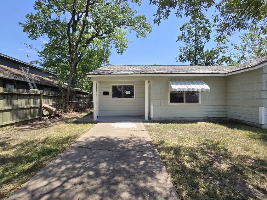 Photo 2 of 822 Woodhue Street, Channelview, TX