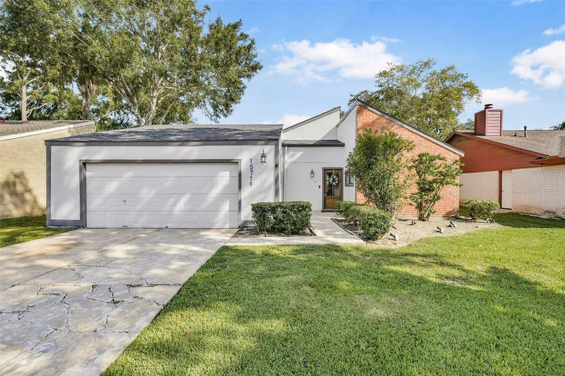 Photo 2 of 15719 Stonehaven Drive, Houston, TX