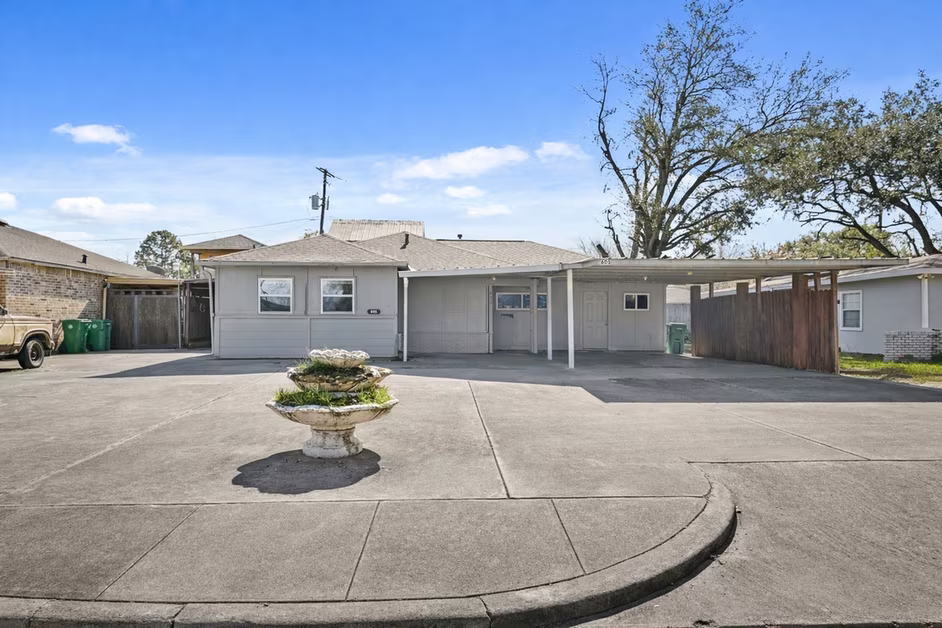 Photo of 605 West Avenue, Pasadena, TX 77502