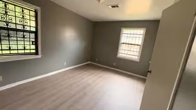 Photo 4 of 1823 Pleasantville Drive, Houston, TX