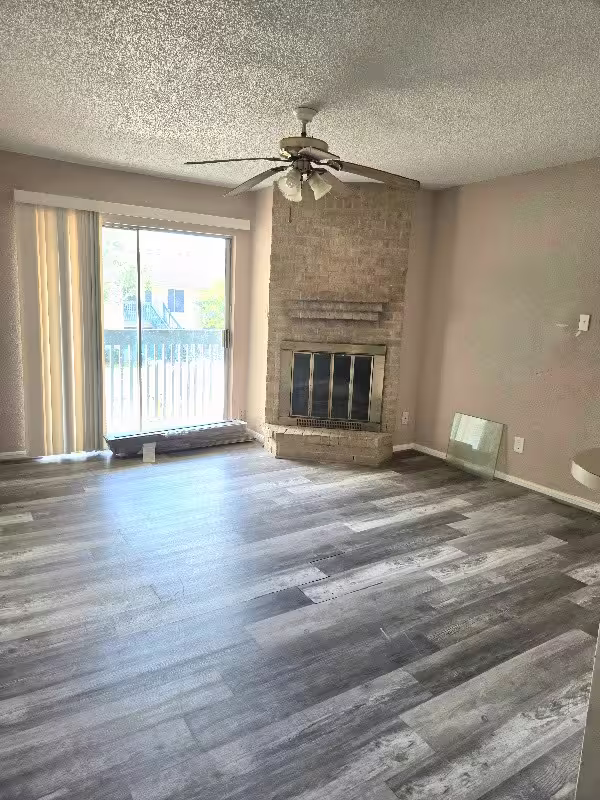 Photo 5 of 250 El Dorado 296, Webster, TX