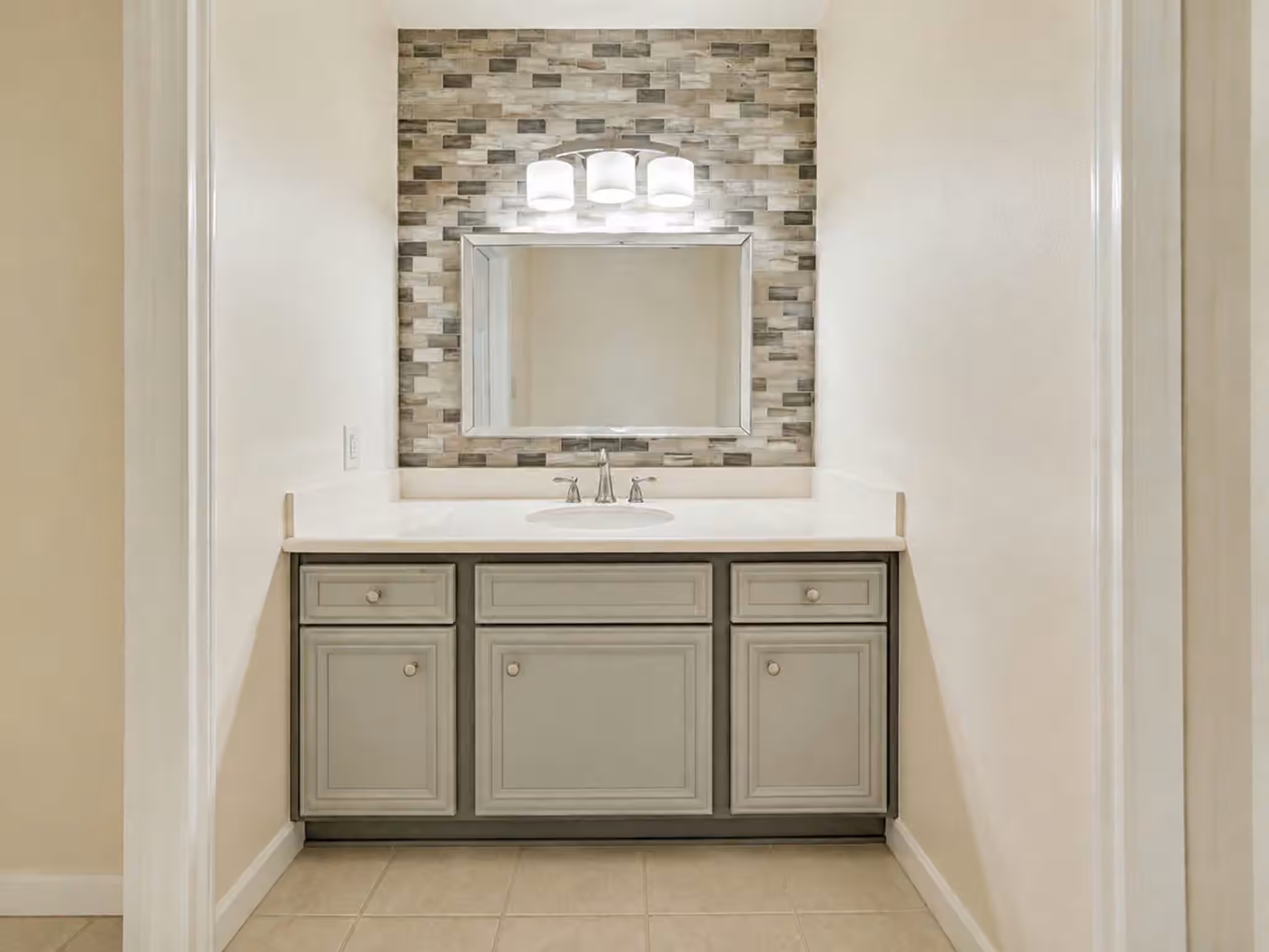 Photo 4 of 16131 Canaridge Drive, Houston, TX