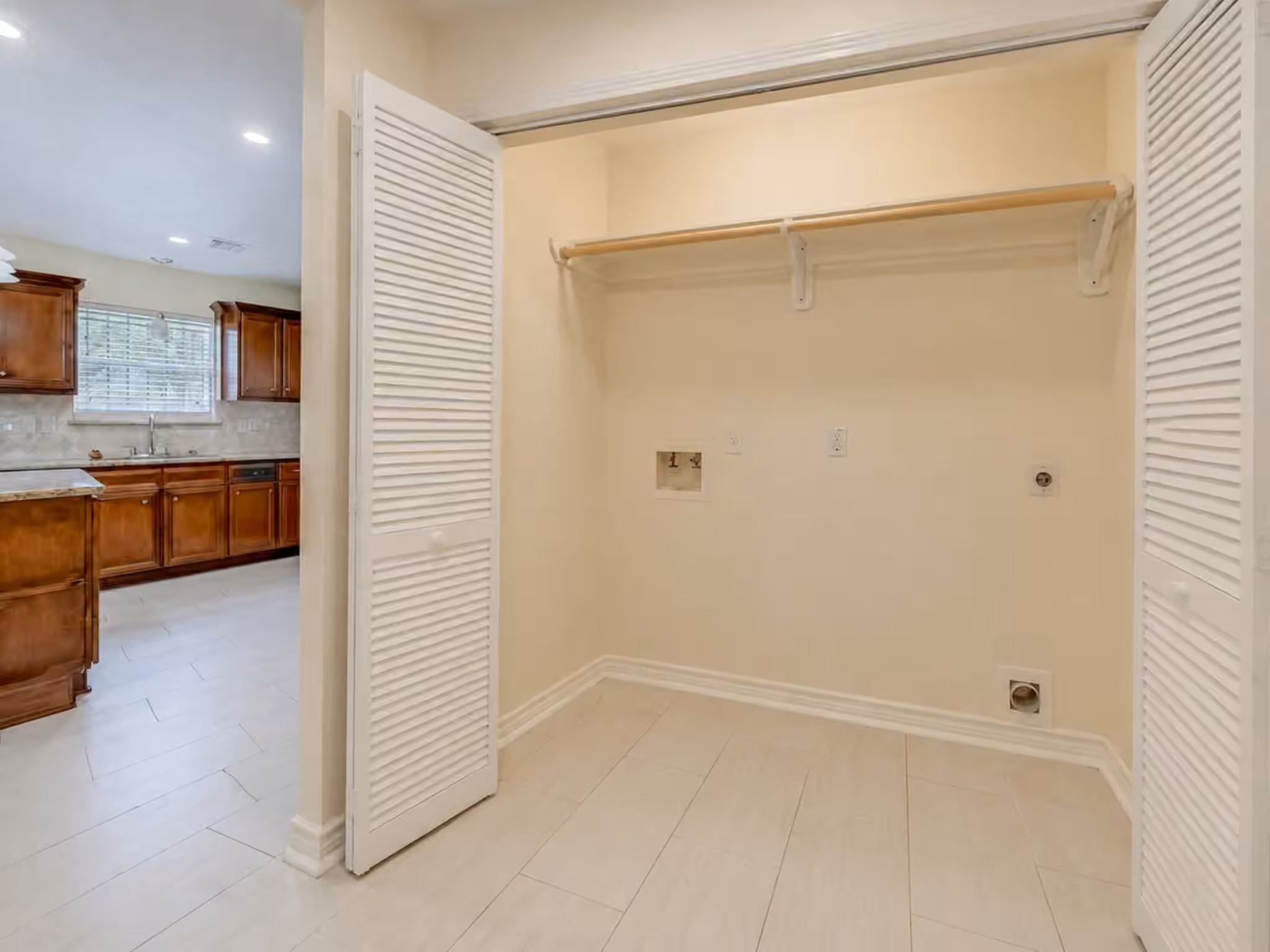 Photo 6 of 16131 Canaridge Drive, Houston, TX